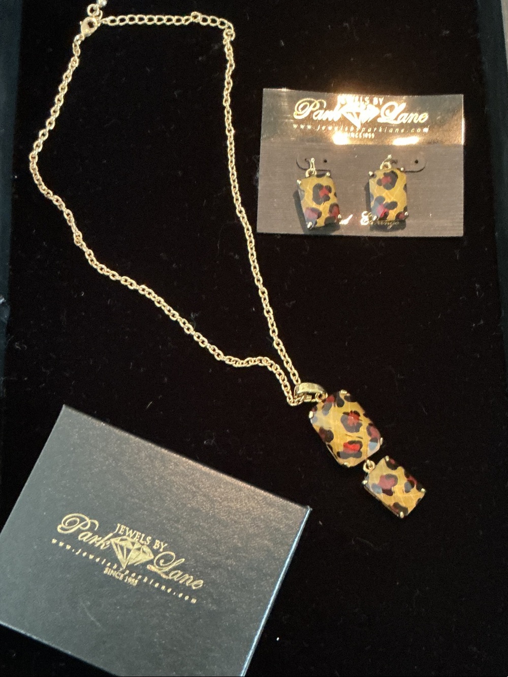 Park Lane Gold-Tone Cheetah Print Pendant Necklace W/ Matching Pierced Earrings